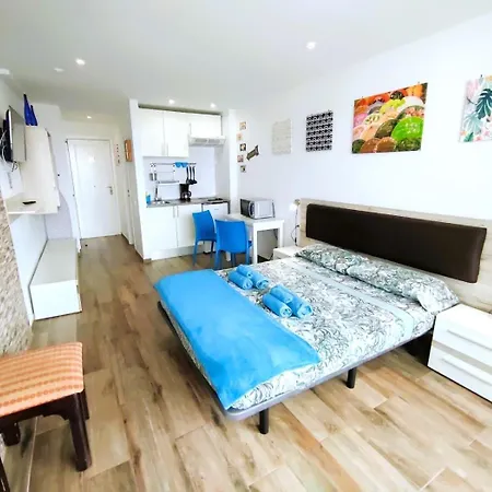 Pretty Little Penthouse, Sea Front, 2 Pool 公寓