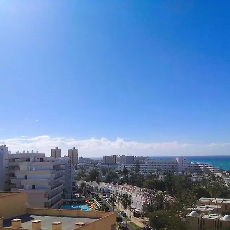 Pretty Little Penthouse, Sea Front, 2 Pool Apartment *